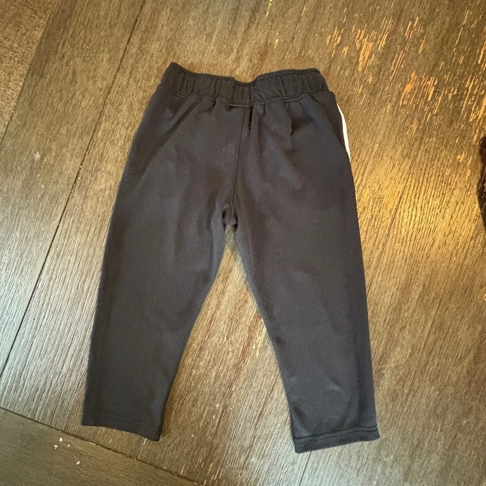 OshKosh B'gosh 3T Red & Black Joggers-excellent condition. Can go with anything! - Picture 4 of 8